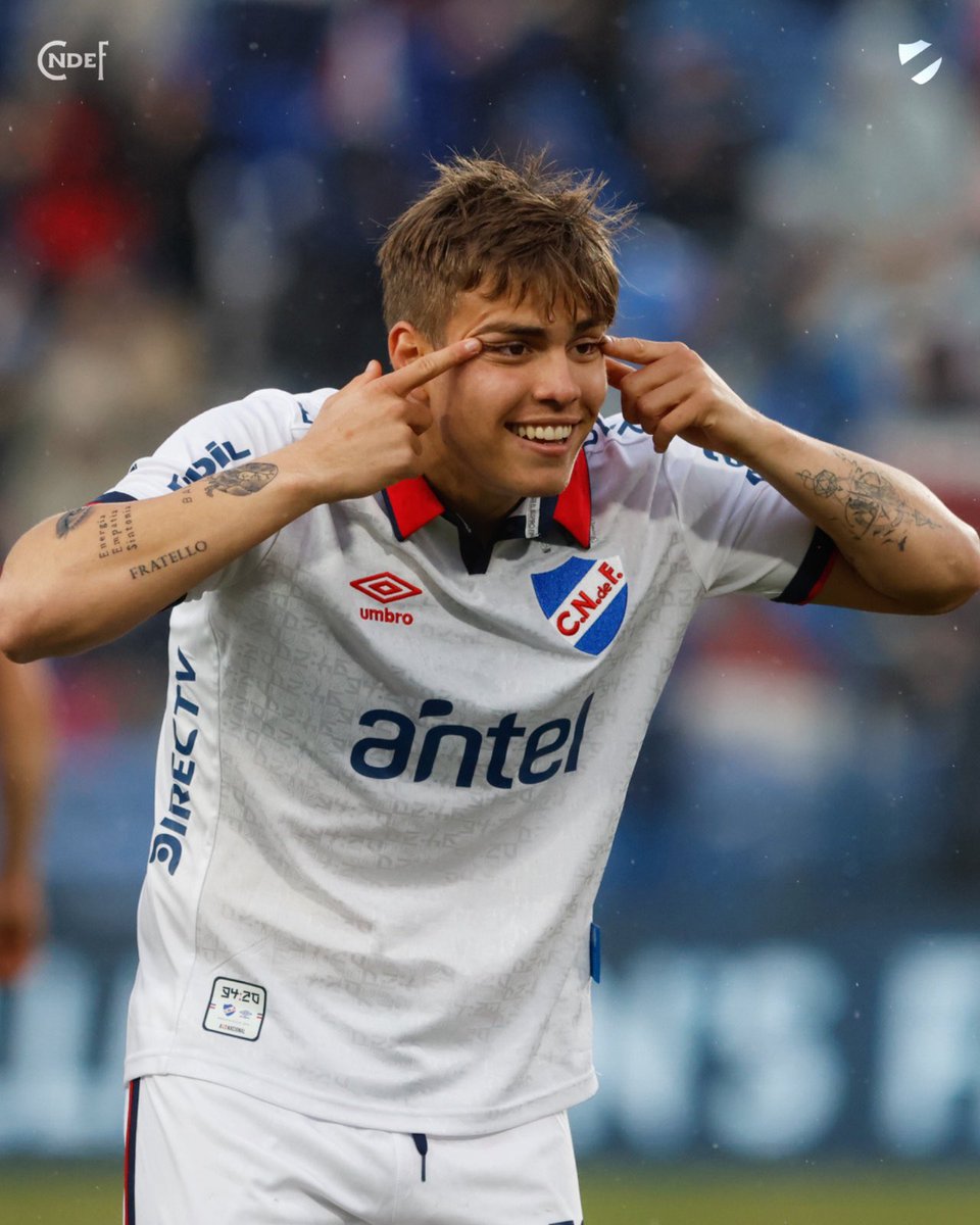 Nacional's tweet photo. 🫵🏼 Para vos, papá @Chino_Recoba20 🫶🏼

#ElClubGigante 🔵⚪️🔴 https://t.co/gZTugnT1RL