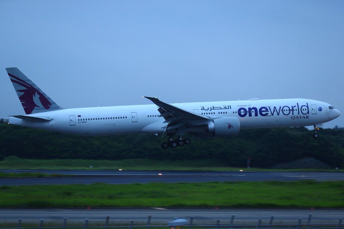 kuratto1976's tweet photo. #カタール航空 B777-300ER
A7-BAF
A7-BAG
#oneworldLivery
先週はレジ違いのトリプルワンワ塗装機が2回飛来した成田空港
オオォォォ(゚ロ゚*)(゚ロ゚*)
今まで撮影した事ない機材が撮影出来る成田空港、楽しいです⸜( *´꒳`*)⸝ https://t.co/bkC6av16YT