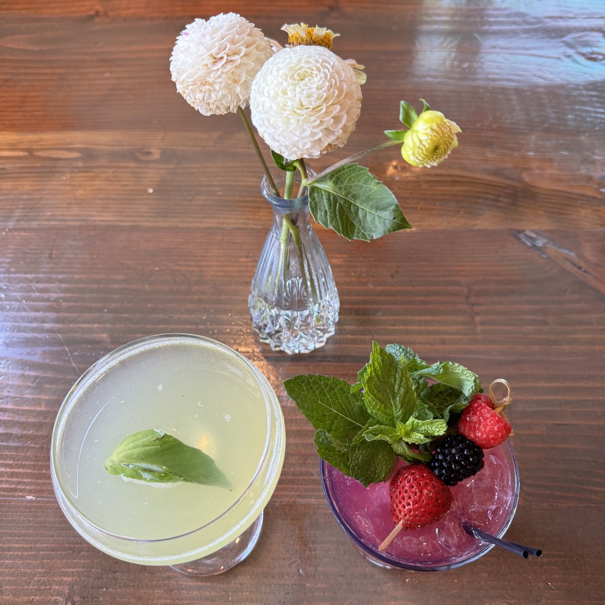 drink_city's tweet photo. Going to be seeing @HootieTweets tonight. But first drinks!

🍯 got the #NoAgenda and I got the #ValleyBramble  Both #SoGood 

#BoozeMenu for you. https://t.co/OgtfVBDyqL