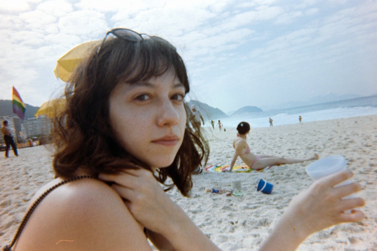 ReadTheRedBook's tweet image. fotos lindas que minha namorada tirou de mim // fotos lindas que tirei da minha namorada na analógica
@carolynsfingrs