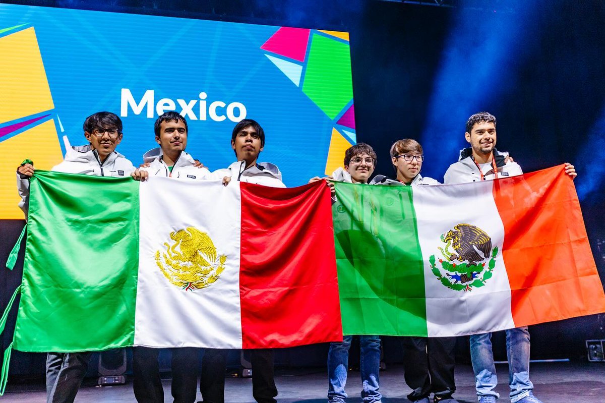 ¡Brillan con Oro! 🥇 Los 'niños matemáticos' consiguieron una medalla para México en la Olimpiada Internacional en Inglaterra.

📷 Especial
reforma.com/ffhqvr