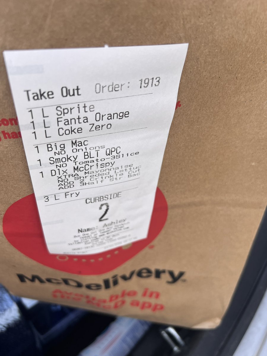 ItsAshleyYo's tweet photo. @McDonalds the last 4-5x we’ve bought large fries, they’re filled up less than a medium … get it together!  Life is too expensive already, to get shorted on fries https://t.co/L8YvhSTHem