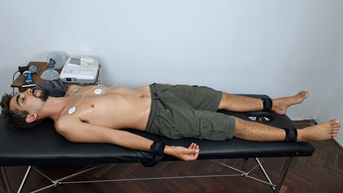 NickCpranddefib's tweet photo. Pincén is a psychiatric patient of Dr. Rodriguez. After failing to respond to drug treatment, he will try ECT treatment.
Preview: https://t.co/ksr1AbNxzP
Full version: https://t.co/FaUQt1dvl6

#ECT #seizure #resus #cpr #ambubag #defib #doctor #patient https://t.co/qhB7MkuNQ6