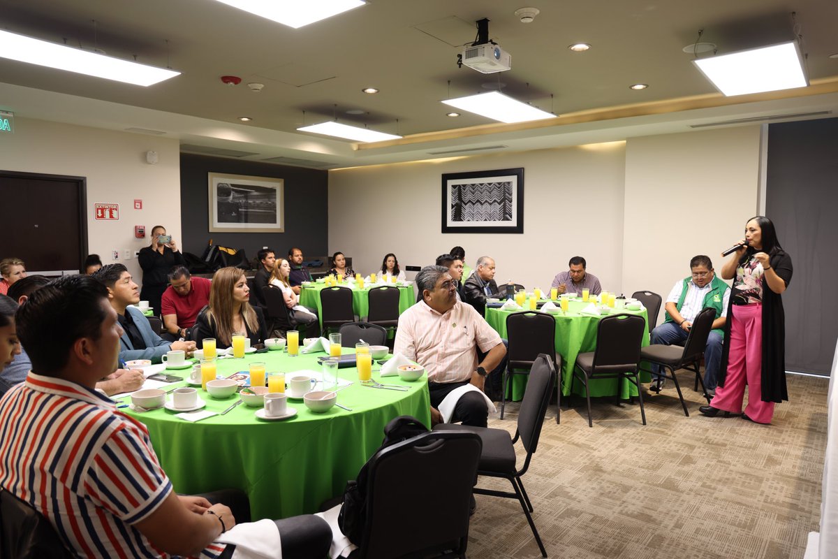partidoverdegto's tweet photo. Hoy comenzamos los trabajos de la construcción de la nueva Agenda Verde. ✏️💚
Se reunieron autoridades electas y miembros del Comité Estatal para seguir trabajando en un plan de trabajo en equipo y asegurar así un Guanajuato más Verde. 👏
#MásVerdesQueNunca https://t.co/awH51dlCes