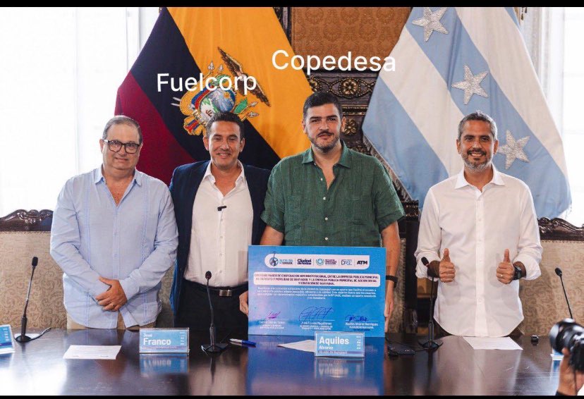 Ignacio43468415's tweet photo. Sabían ecuatorianos que José Franco, uno de los accionistas de #FUELCORP S.A., la empresa acusada de traficar gasolina y el diésel que le vende #COPEDESA (la empresa de @aquilesalvarez ), es el Director de la Empresa Municipal de Tránsito de Guayaquil, ósea, es cliente y empleado https://t.co/NSeAJtpJN7