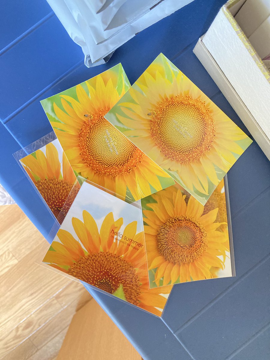 soyoni_design's tweet photo. 今夏の発送完了しました。
ポストカードはひまわり🌻🌻🌻 https://t.co/pc5AfvQ9OT