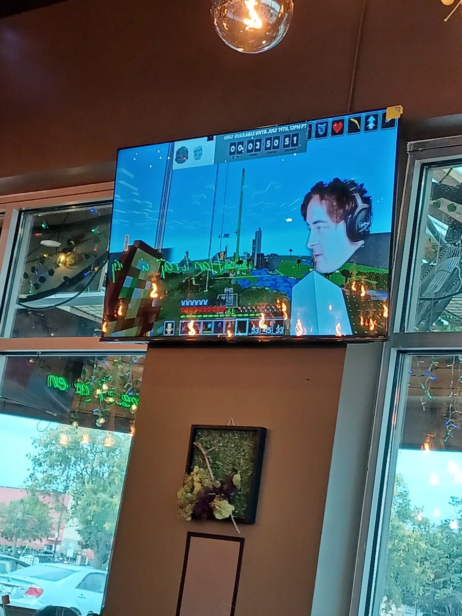 CatCarny's tweet photo. They playin @LukeTheNotable at the ramen shop. Very notable https://t.co/hibJZb6spw