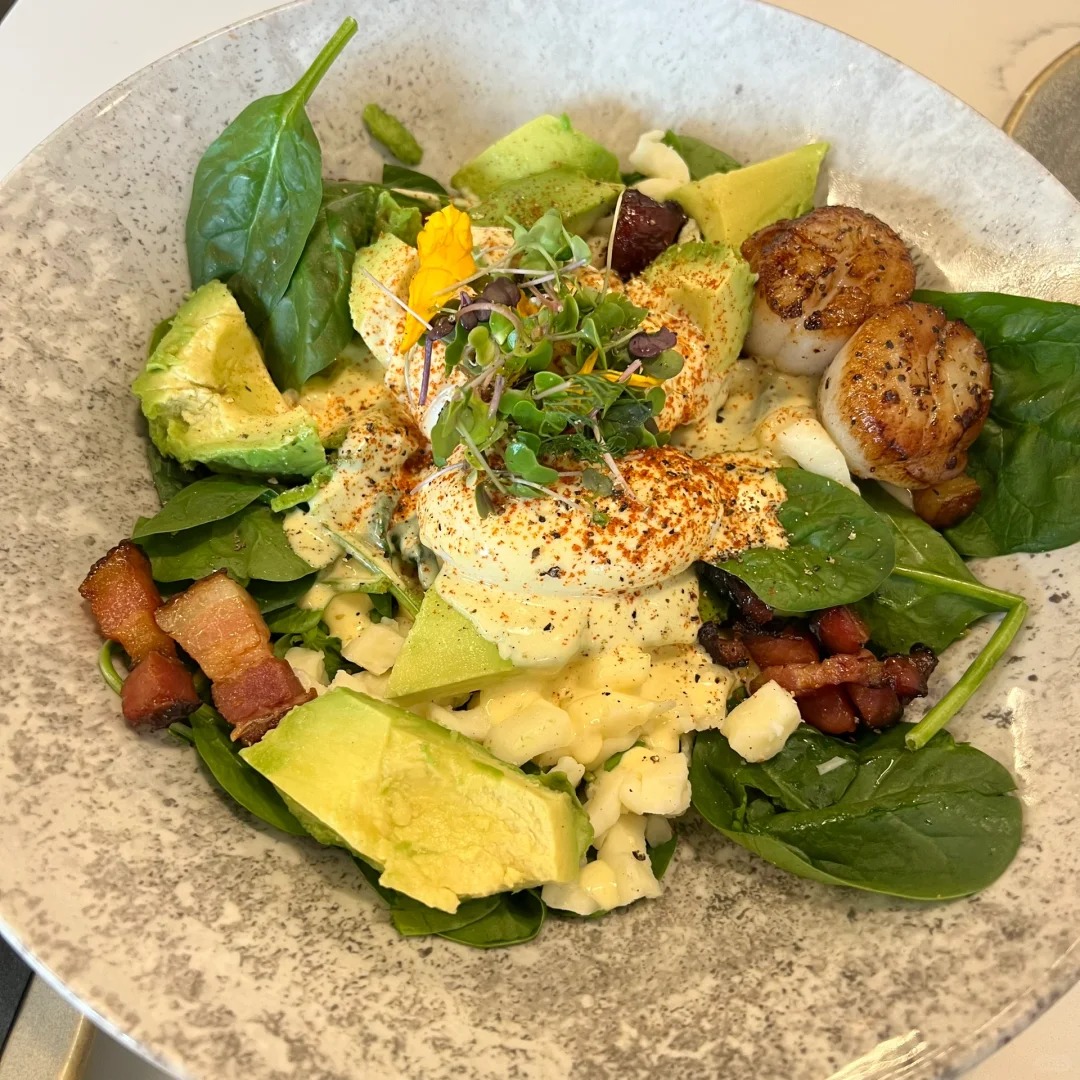 khaleedshdefat's tweet photo. Vancouver👉 has a long queue for a brunch with both good looks and great taste!! https://t.co/7SPo7aiYns