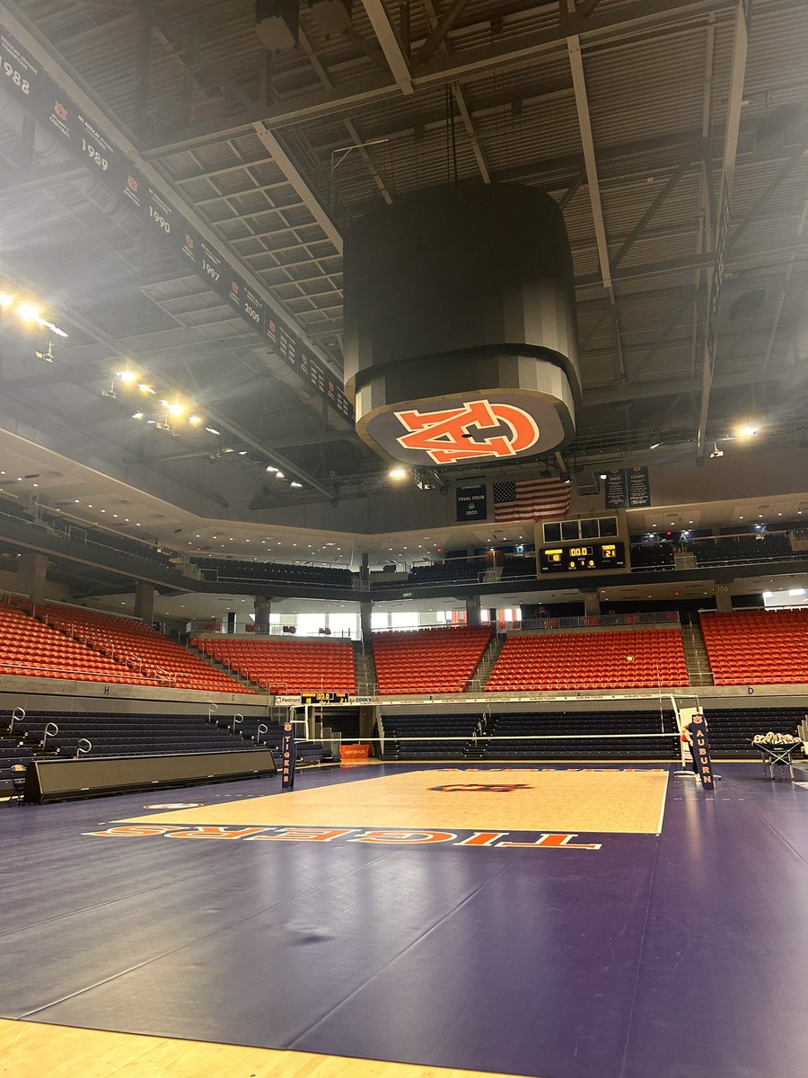 Thank you @auburnvolleyball for an amazing camp! I loved Auburn and the volleyball program. I had so much fun playing with such a high level of girls and loved the coaching staff :) Go Tigers 🐅 🤍🧡💙