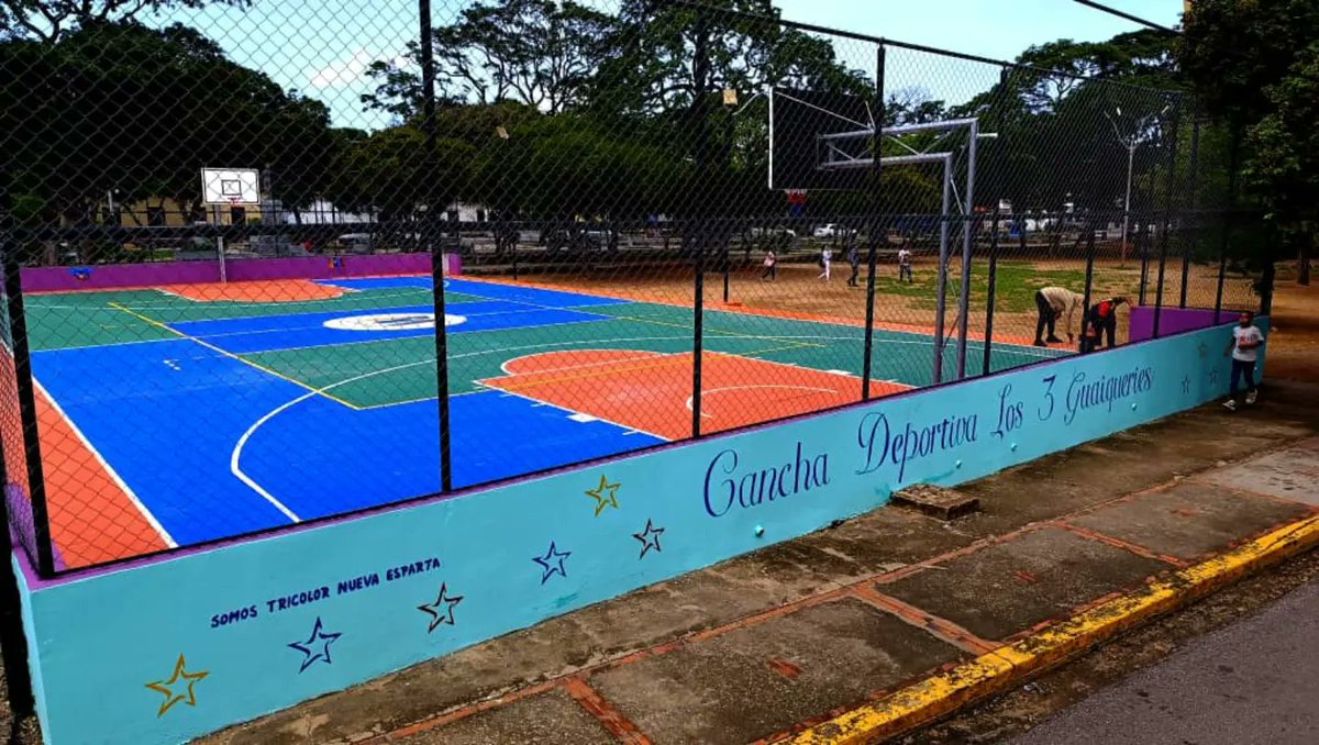 #20Jul24
Hoy, en el marco del Plan Cancha Tricolor entregamos la Cancha Deportiva "Los 3 Guaiqueries" como apoyo en las mejoras de las áreas recreacionales para los jóvenes de la comunidad de Santa Ana #Gómez 

#SomosTricolor7nets

<a href="/GRaulparedes/">Gral. Raúl Paredes</a> @Barrio_Tricolor <a href="/emiliorafael_/">Emilio R. Velásquez</a>