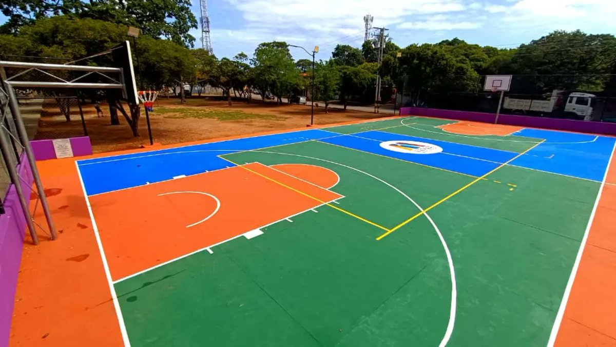 GMBNBT_NE's tweet photo. #20Jul24
Hoy, en el marco del Plan Cancha Tricolor entregamos la Cancha Deportiva "Los 3 Guaiqueries" como apoyo en las mejoras de las áreas recreacionales para los jóvenes de la comunidad de Santa Ana #Gómez 

#SomosTricolor7nets

@GRaulparedes @Barrio_Tricolor @emiliorafael_ https://t.co/nIvoRH13at