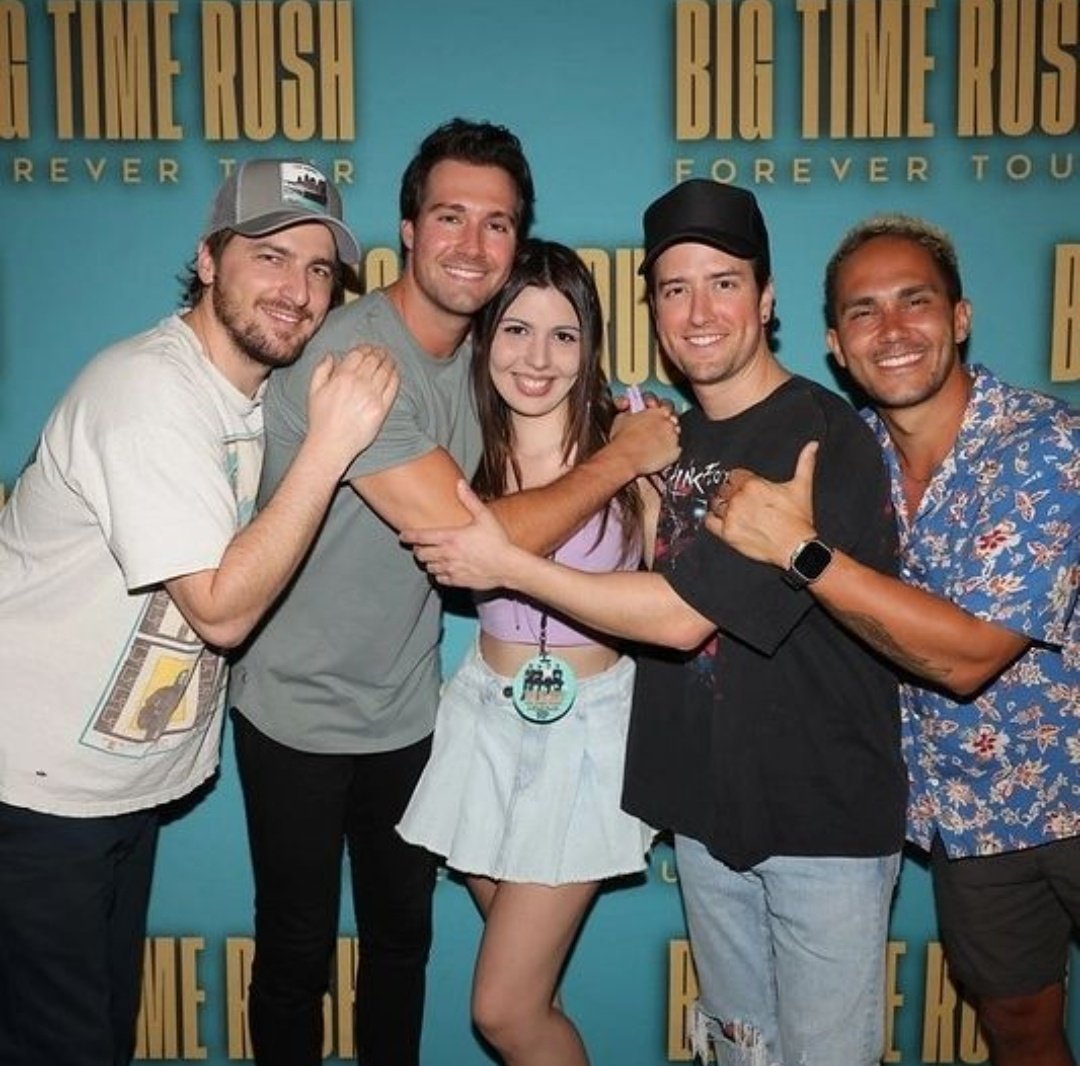 MiludeMaslow's tweet photo. If you were WWG &amp; had M&amp;G on the same night, drop your M&amp;G pic &amp; Worldwide pic 🩷

El mejor día de mi vida, con los amores de mi vida y mi mayor sueño hecho realidad 🫶🏻 https://t.co/Cyd3FH2zqi