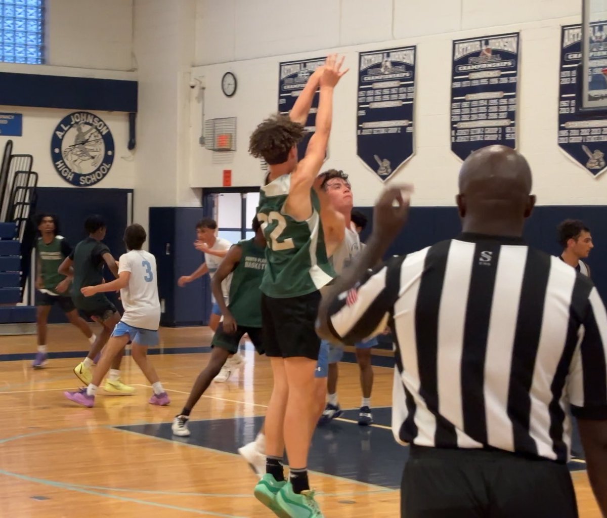 gmchoops's tweet image. More photos from the action in South Plainfield’s 50-35 victory over A.L. Johnson in the Tri-County Summer League in Clark, NJ on Wednesday night.  #njhoops #gmchoops #sphoops #summerleagues #summerhoops @SP___Basketball @aljsports