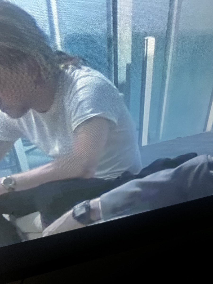 art_from_echo's tweet photo. @TheRewatchables @BillSimmons @michaelmann 

Have you ever addressed WTH happened to Chris elbow here.  What type of bender did he go on after the fight with Charlene? https://t.co/nYsyDqXDEP