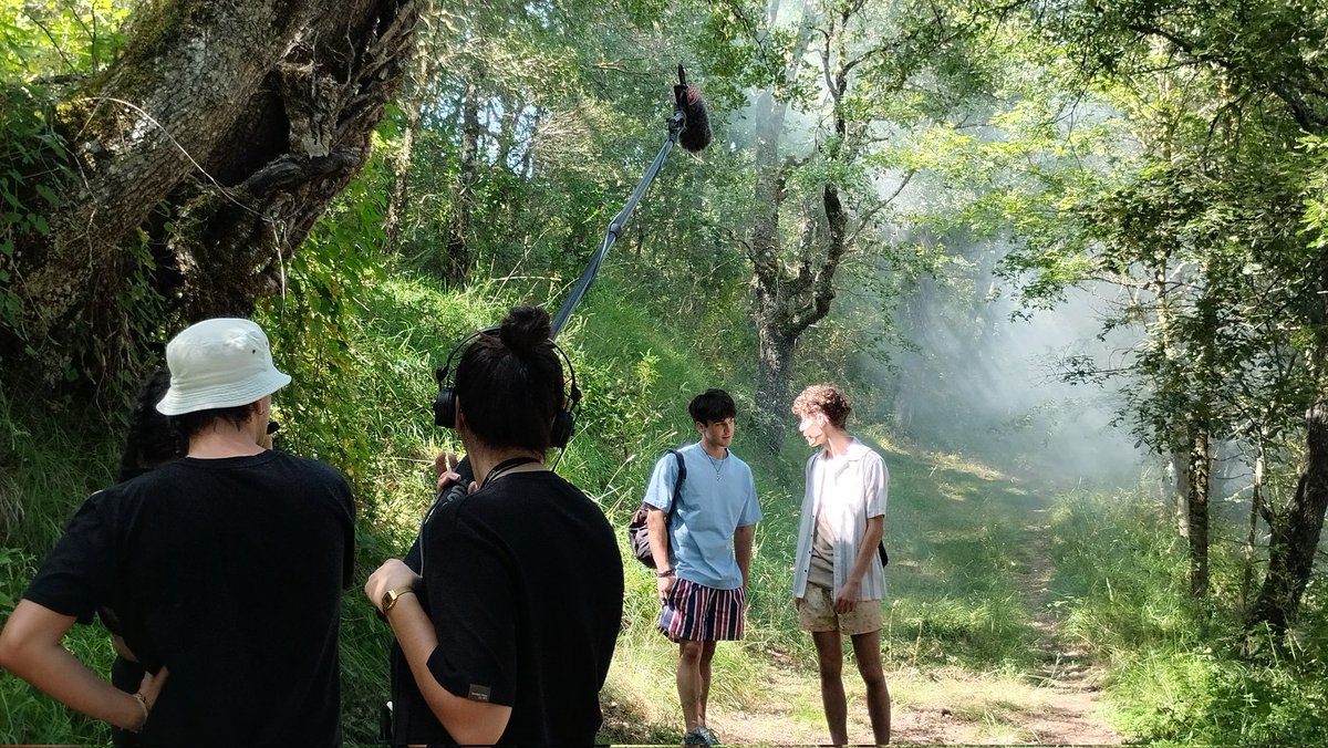 Mendialdea_info's tweet image. Estudiantes de la @ECAM_ ruedan un cortometraje en la #MontañaAlavesa.
El Parque Natural de Izki y diferentes enclaves del municipio de #Kanpezu han sido seleccionados por el equipo dirigido por Eneko López de Luzuriaga que se encuentra grabando estos días en la zona.
