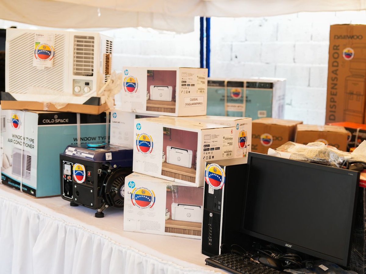 🗣️ || Vpdte. Sectorial AJ. <a href="/CeballosIchaso1/">@FuerzaDinamica Remigio Ceballos Ichaso</a>: "Esta dotación entregada por el Pdte. <a href="/NicolasMaduro/">Nicolás Maduro</a> forma parte de las líneas estratégicas de la Gran Misión Cuadrantes de Paz, que establece la promoción de la prevención integral para la vida y la paz y el fortalecimiento del SNGR".