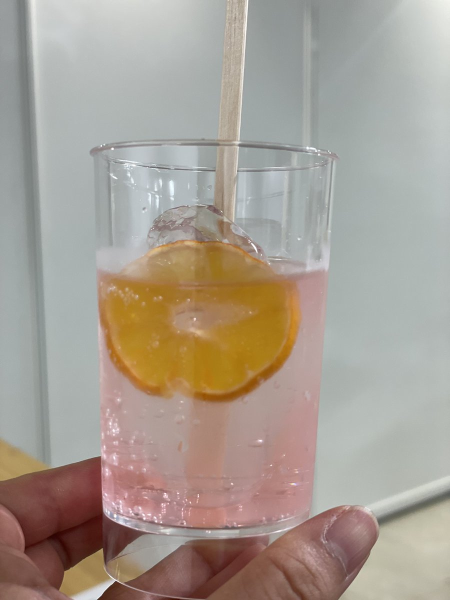 liferoots4's tweet photo. 札幌PARCO7階で開催されている
Craft Gin 2024行ってきました。

チケットを購入すると、試飲が3杯できるので、好きなジントニックやドライフルーツを購入してその場でオリジナルのジントニックがつくれます。

可愛いのできました😍

クラフトジンって味が色々違って面白い

#クラフトジン2024 https://t.co/sGcgHjurbu