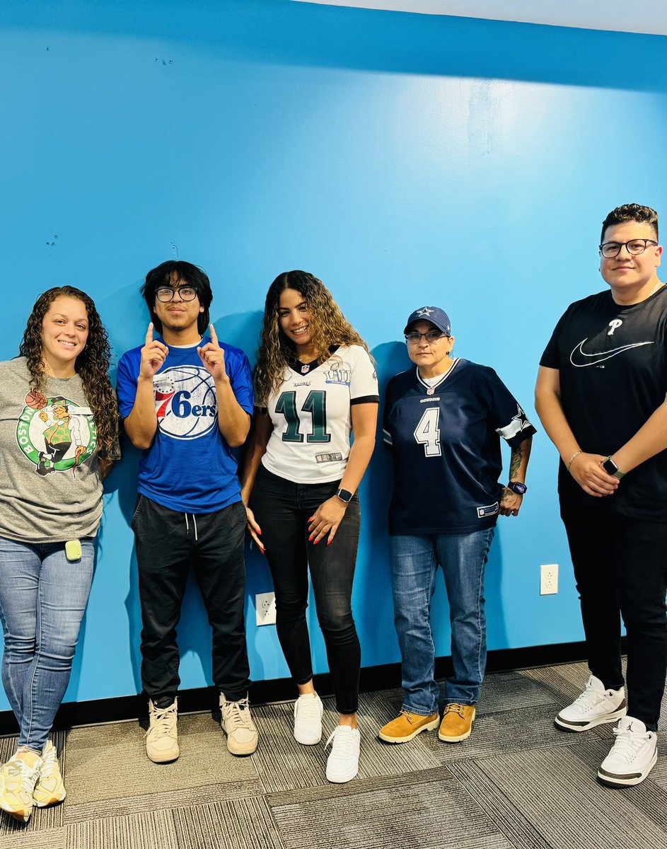 Closing out Southside Spirit Week with the team! 

Day 7: 
Jersey/Sports Team Day ⚽️🏀🏈⚾️

<a href="/PelzerYessica/">Yessica Peralta</a> <a href="/AKGaddy/">Andre Gaddy</a>
