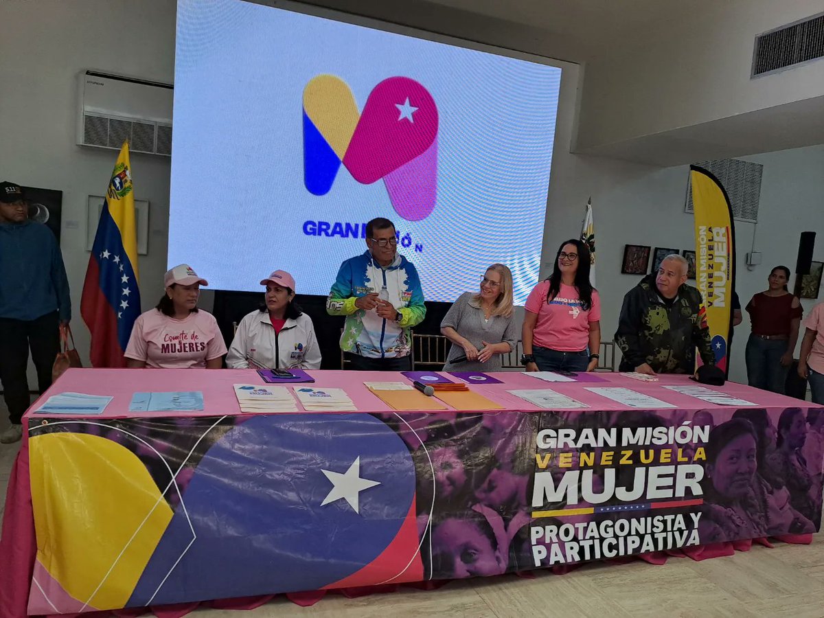 CDCESucre's tweet photo. ¡Educación para el empoderamiento!

Más de 500 mujeres del estado Sucre, recibieron  títulos de bachilleres y certificación de artes y oficios, como parte del Vértice 2 de la Gran Misión Venezuela Mujer, creada por el buen gobierno liderado por el presidente Nicolás Maduro Moros. https://t.co/lDZrpzJZPO