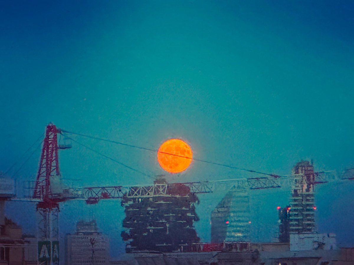 raffagiancri's tweet image. Luna piena, taglio netto 

#lunapiena #fullmoon #sharpcut #hair #hotinthecity #changes #cuts #tagli