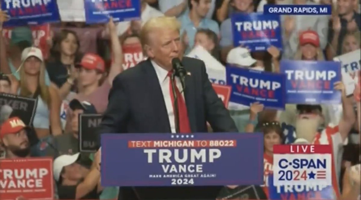 keithboykin's tweet photo. Trump’s big white ear bandage is gone. https://t.co/OzsUaIvXzf