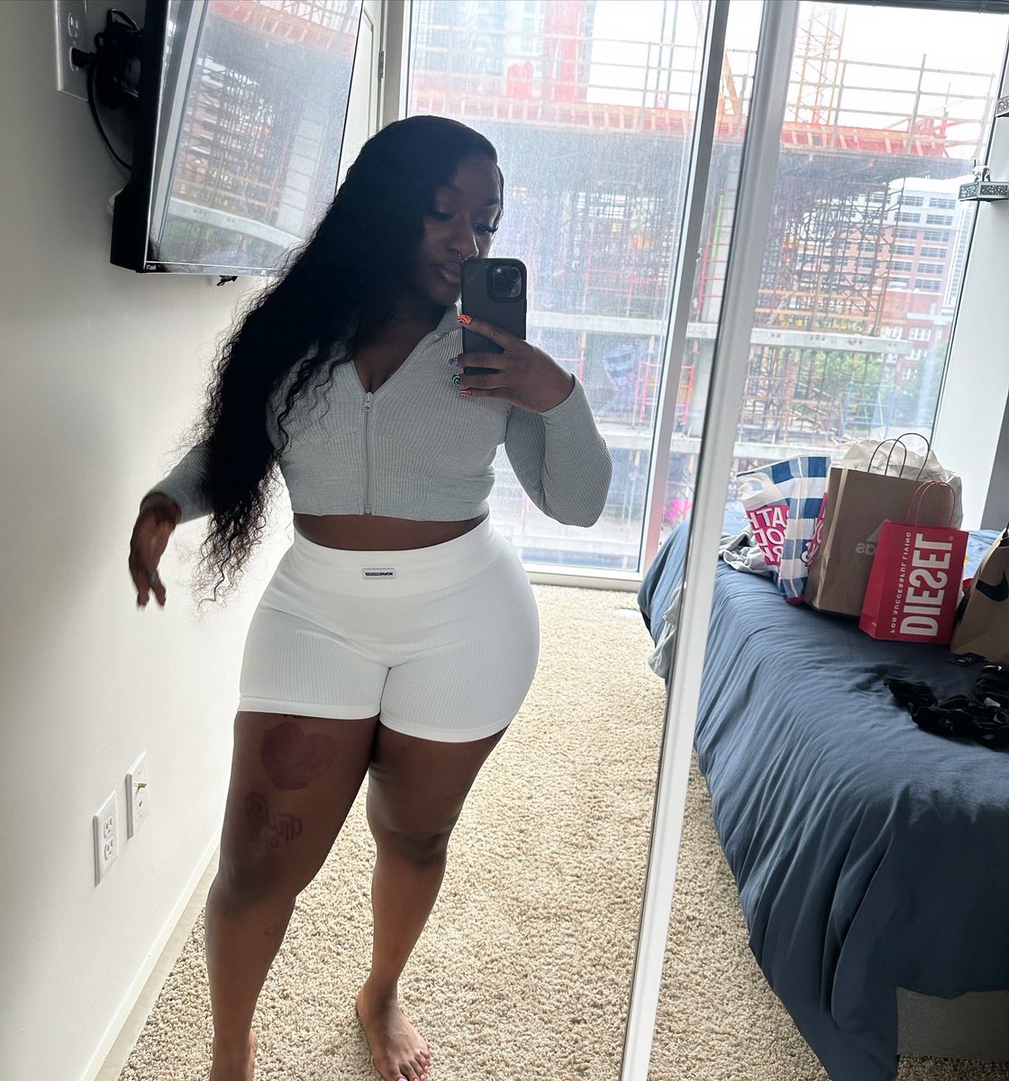 "hey siri play milk marie🍼"