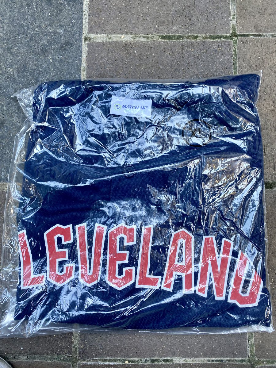 Who wants a Bo Naylor jersey?!!! 

Just retweet + follow me to enter. 

GO GUARDS! Winner picked on Wednesday. 
#ForTheLand