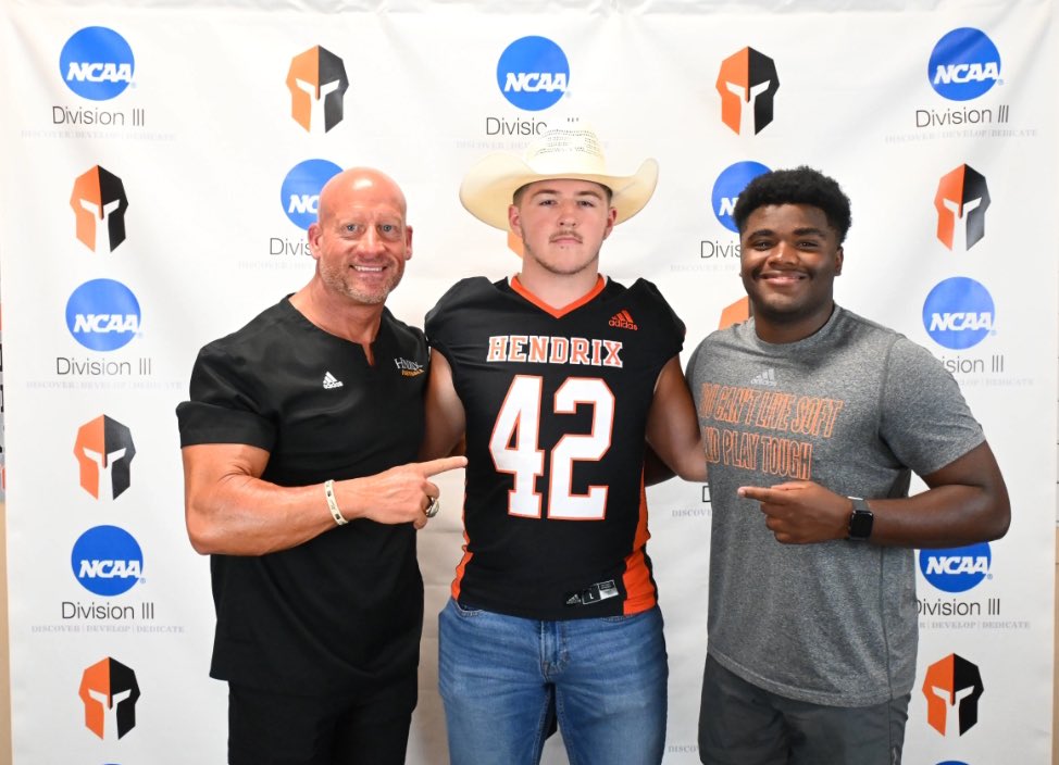 #AGTG After an amazing official visit and conversation with <a href="/RussHeidiSLC/">Russ and Heidi Phillips🏈</a>, I’m blessed to receive an offer to play football at Hendrix College!
<a href="/KentLaster/">Kent Laster</a>
<a href="/BengalLifestyle/">Braswell Bengal Football</a>