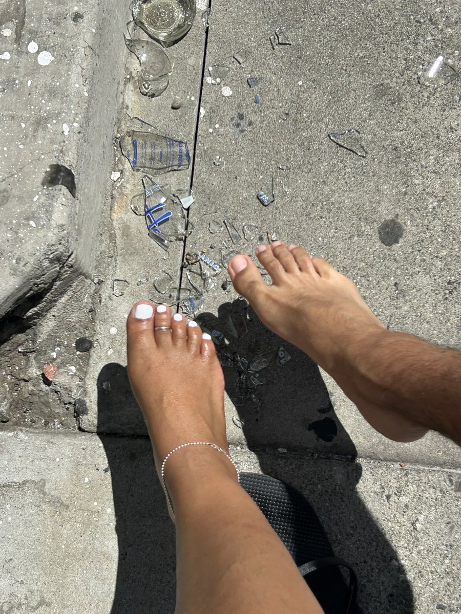 toegether4ever_'s tweet photo. Two friends stepping out into the world of feet pics. We aren’t afraid of danger… #feetworshi̇p #feet #toes https://t.co/kfV6vHFiKX