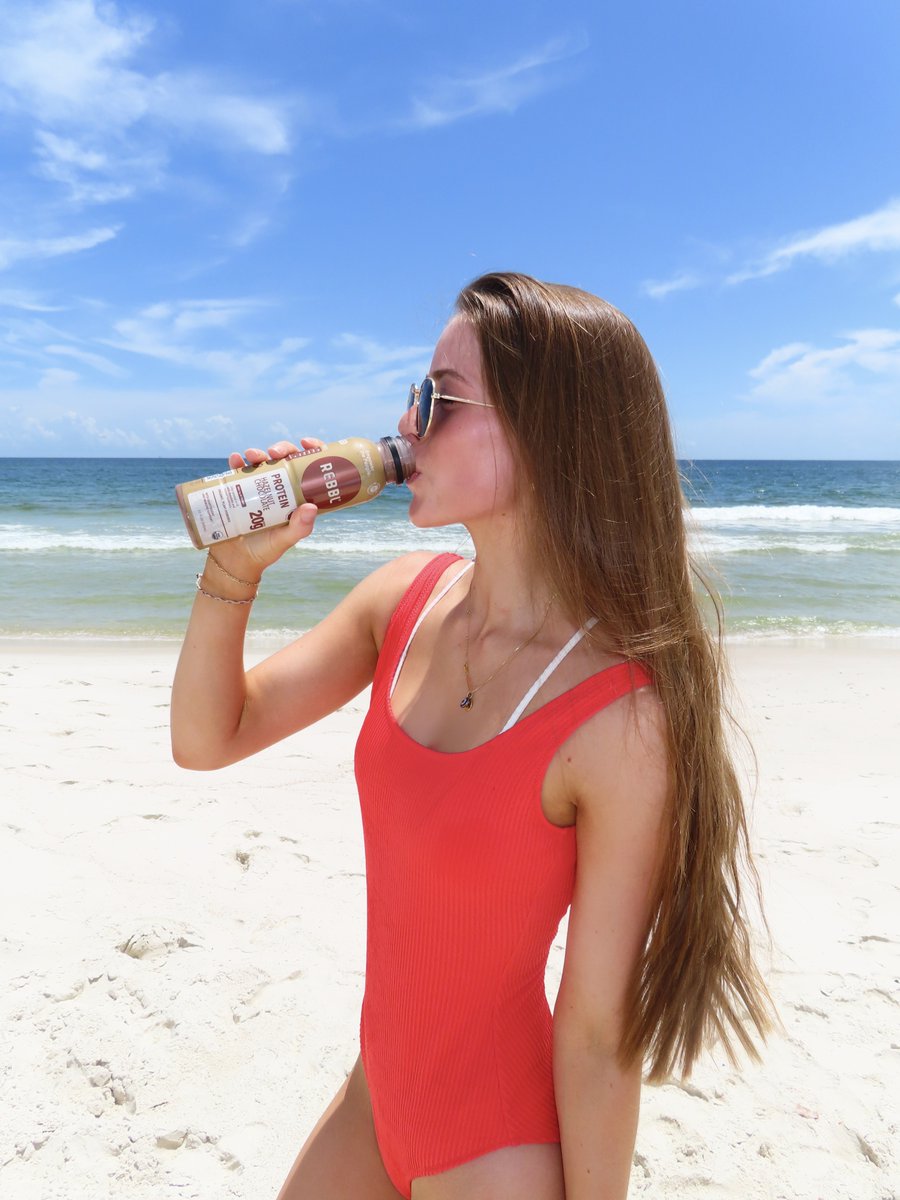 💪 Soak up the sun and sip on our new 20g Protein! Same crave-worthy non-chalky taste, now with even more protein power for your active days at the beach! 🌞🏖️