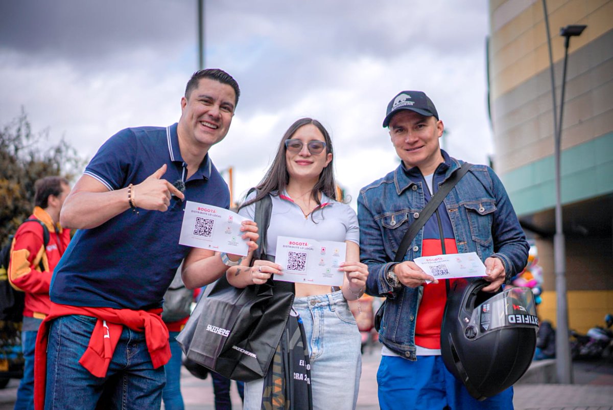 BogotaParticipa's tweet photo. 🚨 #Atención I Último día para votar con el #IDPAC en #BogotáDistribuyeLoLocal🚨

El Instituto Distrital de la Participación y Acción Comunal, bajo el mando del Director @JPCAMACHO79, junto con el Subdirector de Promoción de la Participación @Angelogravier, desarrollan este ejercicio  dentro de los tres pilares: cultura ciudadana, cultura democrática y cultura de paz.

#Hoy 20 de julio cierre de votaciones📲
