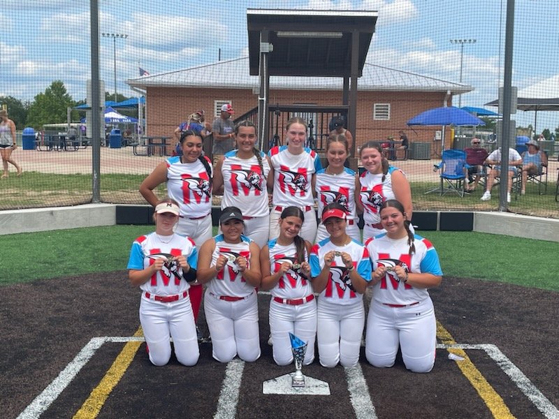 MOJOULTIMATESB's tweet photo. Words aren't enough to express the joy and excitement these ladies brought to Branson.  Took 3rd against the Kansas Rebels.  Couldn't have asked for more from them this week.  Hope they always know how much Boogie and I cherish these moments. 
#mojoloud #mojoproud https://t.co/AaeBTVLmvK