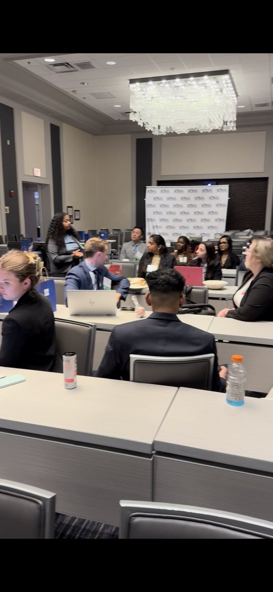 NationalSOMA's tweet photo. At SLM on Wednesday, we got to spend time in our regional meetings to connect with other SOMA chapters in our area and brainstorm new ideas for the upcoming year! #SOMATakesChicago #WhyWeDO #TomorrowsDOs #OsteopathicLeaders #chicago #nationalsoma #national_soma #medstudent https://t.co/7puDIe0iff