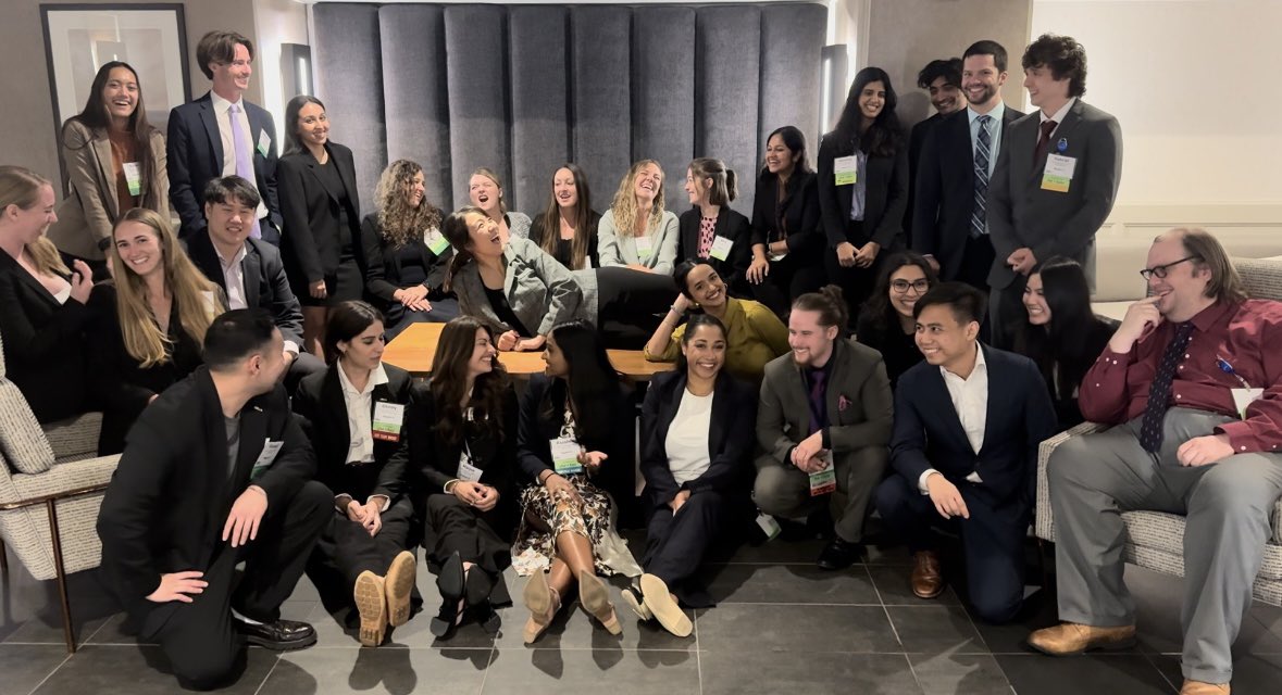 NationalSOMA's tweet photo. At SLM on Wednesday, we got to spend time in our regional meetings to connect with other SOMA chapters in our area and brainstorm new ideas for the upcoming year! #SOMATakesChicago #WhyWeDO #TomorrowsDOs #OsteopathicLeaders #chicago #nationalsoma #national_soma #medstudent https://t.co/7puDIe0iff