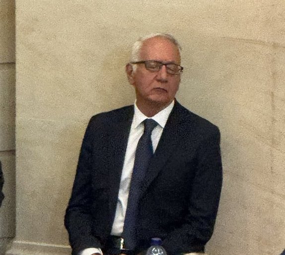 KevinCTriana's tweet photo. Hasta el ministro de salud se durmió con el discurso de Petro! https://t.co/qQrW4IoRav
