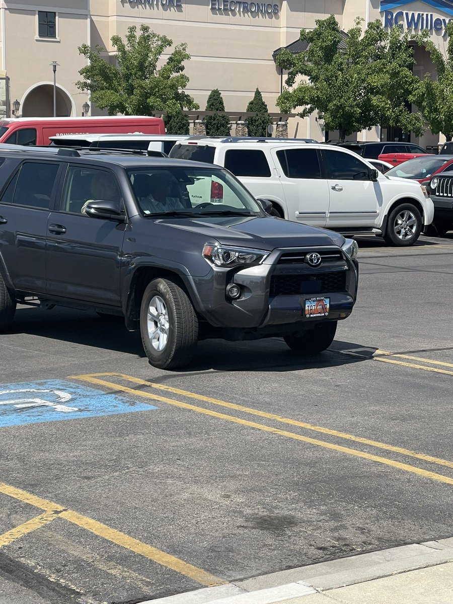 BOOST4Maddie's tweet photo. Thanks for walking out on your bill 👋 Twitter do your thing 😂💰 #orem #oremutah #server #serverlife #walkout #scammers #orempolice https://t.co/7PcQ7sZwLH