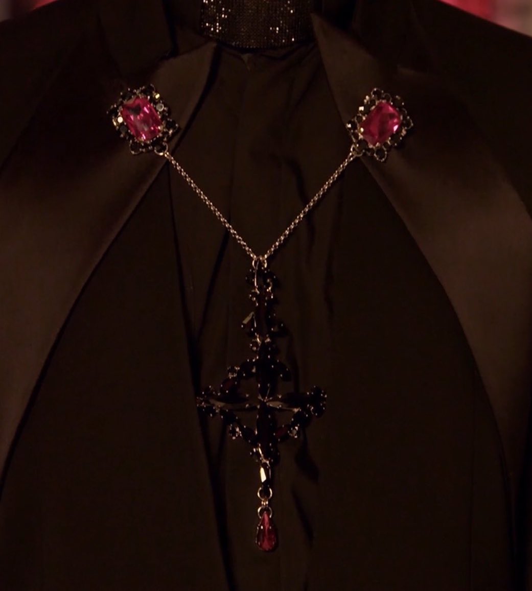 prequelleghoul's tweet photo. this is so dracopia coded https://t.co/vEfVK5Oo7P