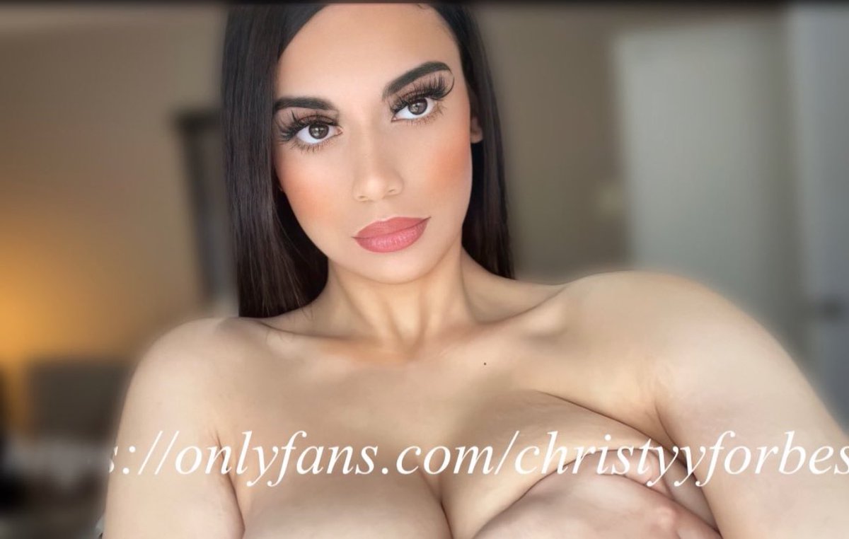 cutiiechristyy's tweet photo. Do you like big titty latinas? https://t.co/E7tUwfUmcd