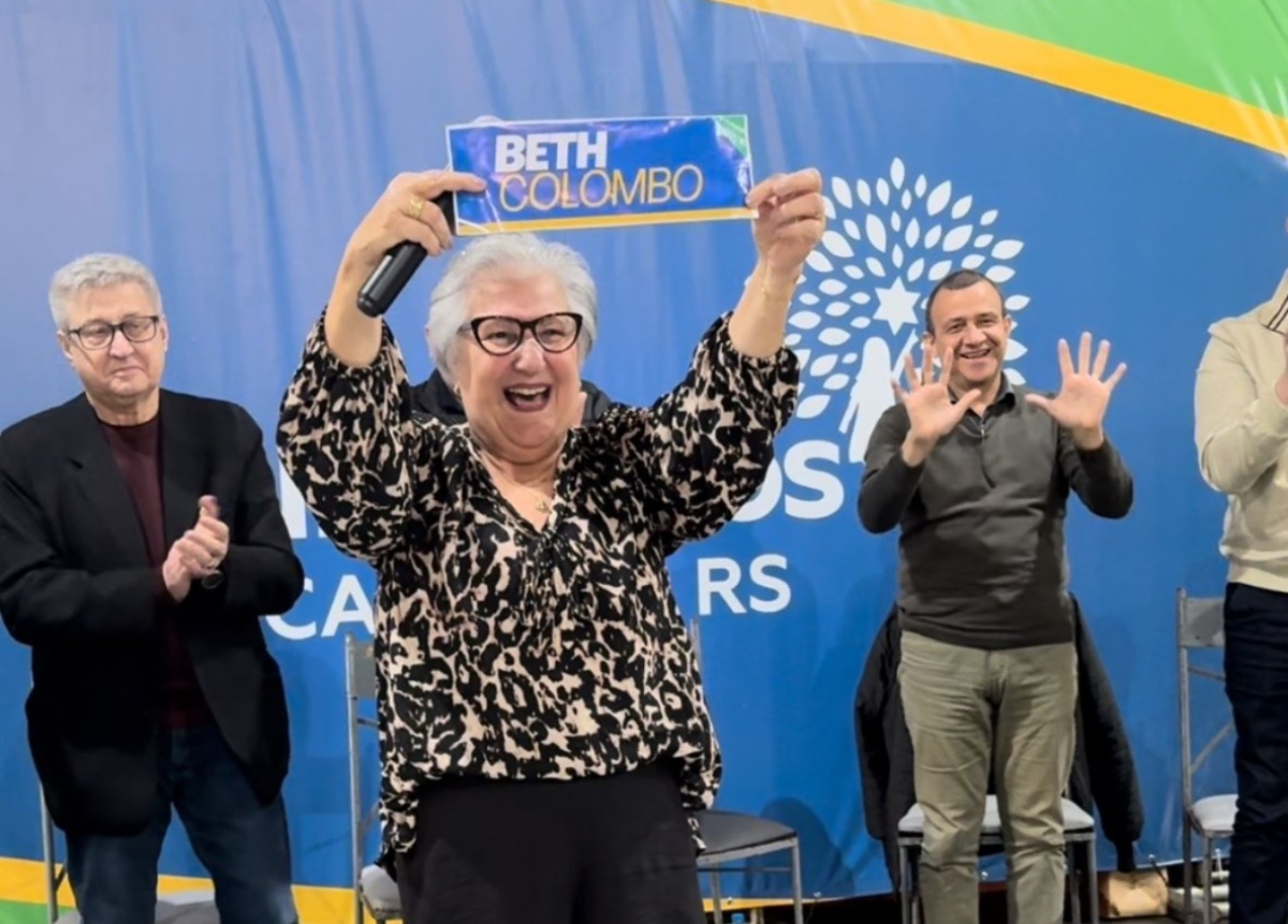 AgenciaGBC's tweet photo. 🗳️ CANOAS | Republicanos anuncia Beth Colombo como pré-candidata a prefeita. CLIQUE NO LINK E SAIBA MAIS: https://t.co/HmHh33ibmI
#bethcolombo #eleicoes #eleicoes2024 #prefeituradecanoas https://t.co/lBPPQoLKAa