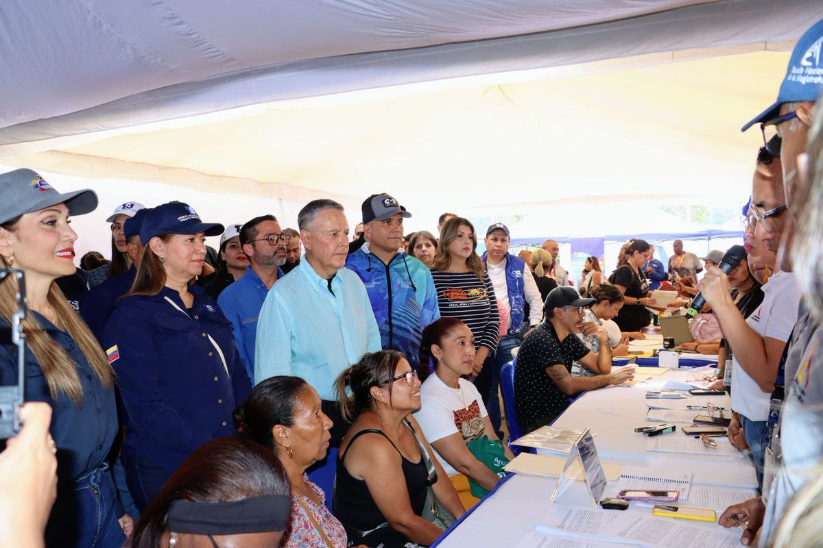 AlcaldíaSucre (@lalcaldiasucre) on Twitter photo #EnFotos 📷 Gran jornada de asistencia legal y trámites gratuitos en Caucagüita, a través del programa Tribunal Móvil, que contó con el acompañamiento del Alcalde <a href="/JoseVRangelA/">José Vicente Rangel A</a> y funcionarios del TSJ, brindando protección al pueblo 👩🏻💻🙌🏻 #VenezuelaPintaBonito #EnFotos 📷 Gran jornada de asistencia legal y trámites gratuitos en Caucagüita, a través del programa Tribunal Móvil, que contó con el acompañamiento del Alcalde <a href="/JoseVRangelA/">José Vicente Rangel A</a> y funcionarios del TSJ, brindando protección al pueblo 👩🏻💻🙌🏻 #VenezuelaPintaBonito