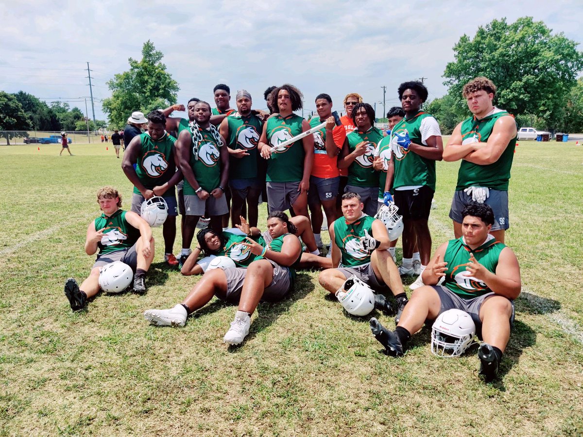 coachnatemcpeek's tweet photo. Congratulations to @FDouglassFB offense and defensive lines winning the @EKUFootball lineman challenge today! Proud of you but only the beginning! https://t.co/xuzcGaSkya