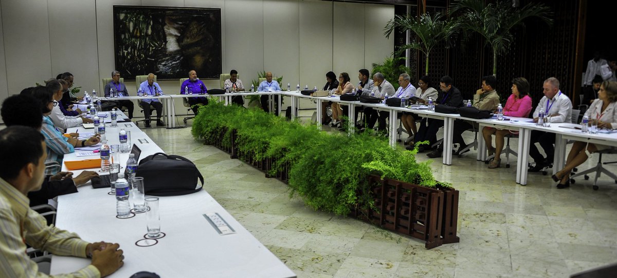 En reunión con los gobernadores y el intendente del municipio especial Isla de la Juventud, evaluamos la marcha de la implementación de las medidas para la contención de los precios de productos y servicios básicos de la población.
presidencia.gob.cu/es/noticias/en…