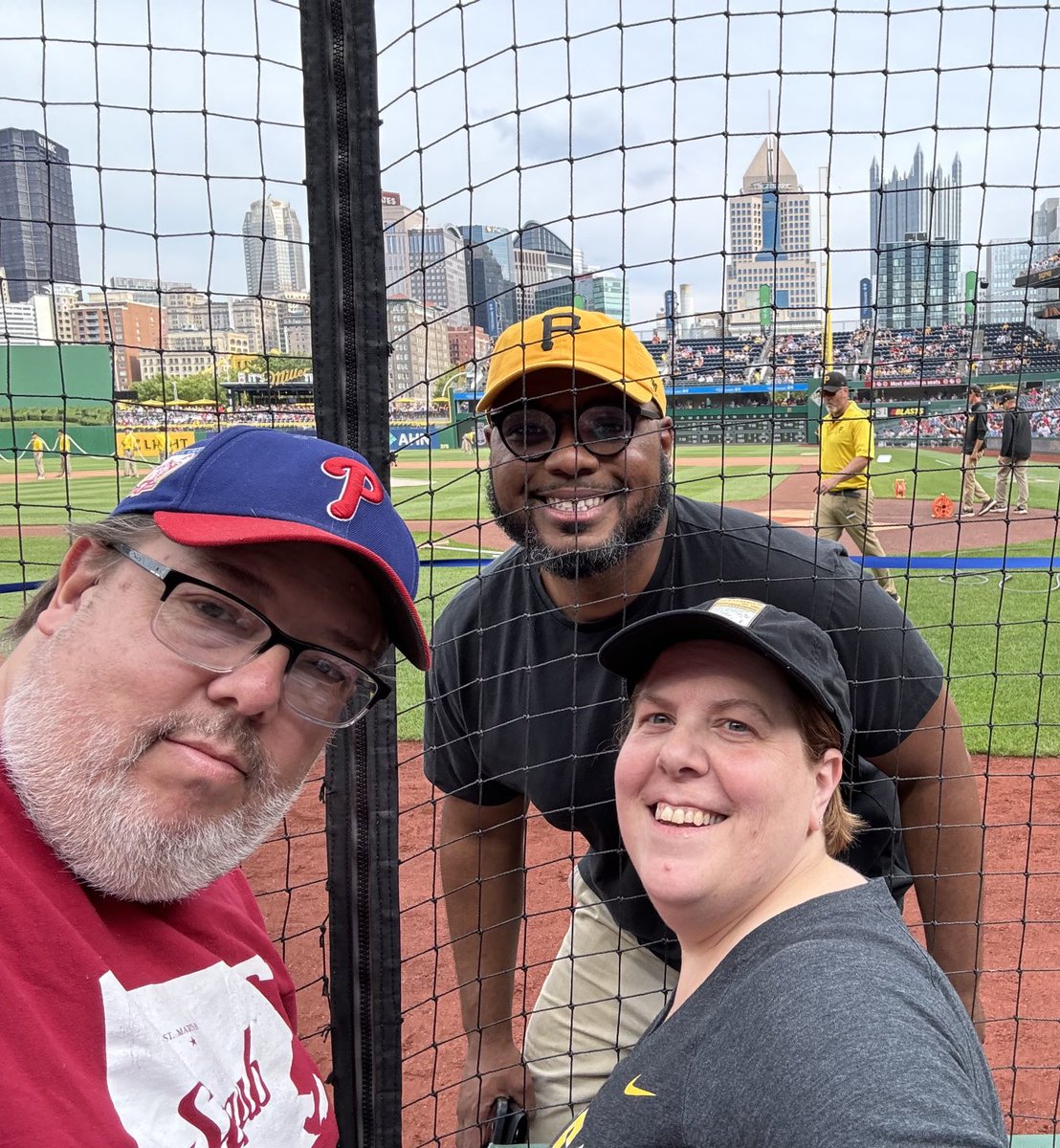 ADowns715's tweet photo. Ran into an old friend at the ballpark ⁦@AustinDavisPA⁩ https://t.co/Bbd0wEnZdP
