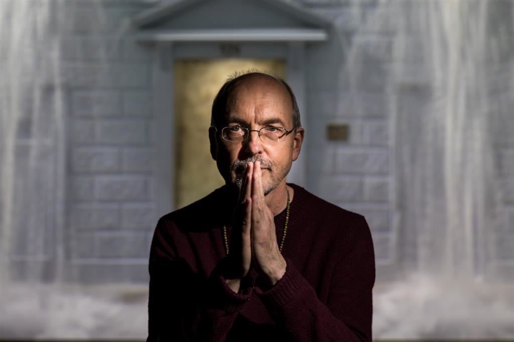 On July 12, video artist Bill Viola passed away at the age of 73, due to complications related to Alzheimer’s. 
His works form an integral part of video contemporary art and proved fundamental for establishing the medium in the art world