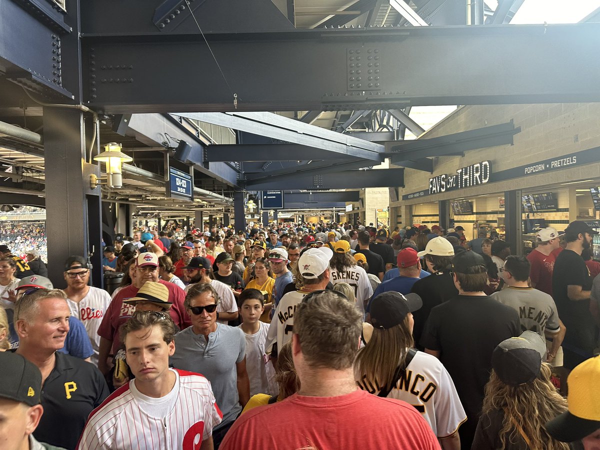 pghrenegades's tweet photo. I don’t think I’ve seen it like this since 13 https://t.co/dqo2BHUHnR