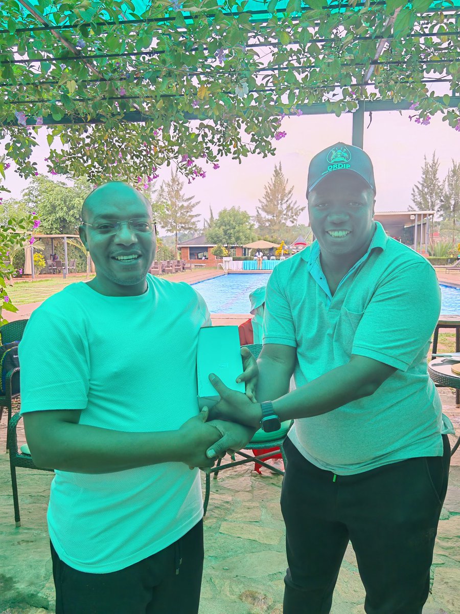 MUBS_PSBM's tweet photo. @ProfMuhwezi  was represented by @ErnestAbaho. He was appreciated for his good service to @OfficialMubs and continuous support to FESBM. 
Former Dean Edith Basalirwa was also rewarded for her outstanding contributions to the Faculty. https://t.co/CjOtaSitxs