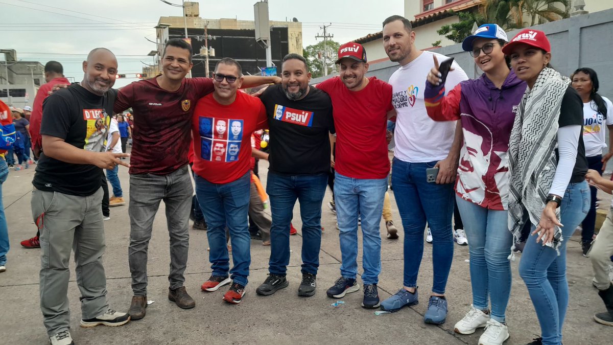 La avenida Juncal de Maturín se llenó de alegría en el acompañamiento de nuestro candidato del Gran Polo Patriótico Nicolás Maduro Moros. 

Recuerda que este #28J la victoria es de nuestro Gallo Pinto.

<a href="/NicolasMaduro/">Nicolás Maduro</a>
