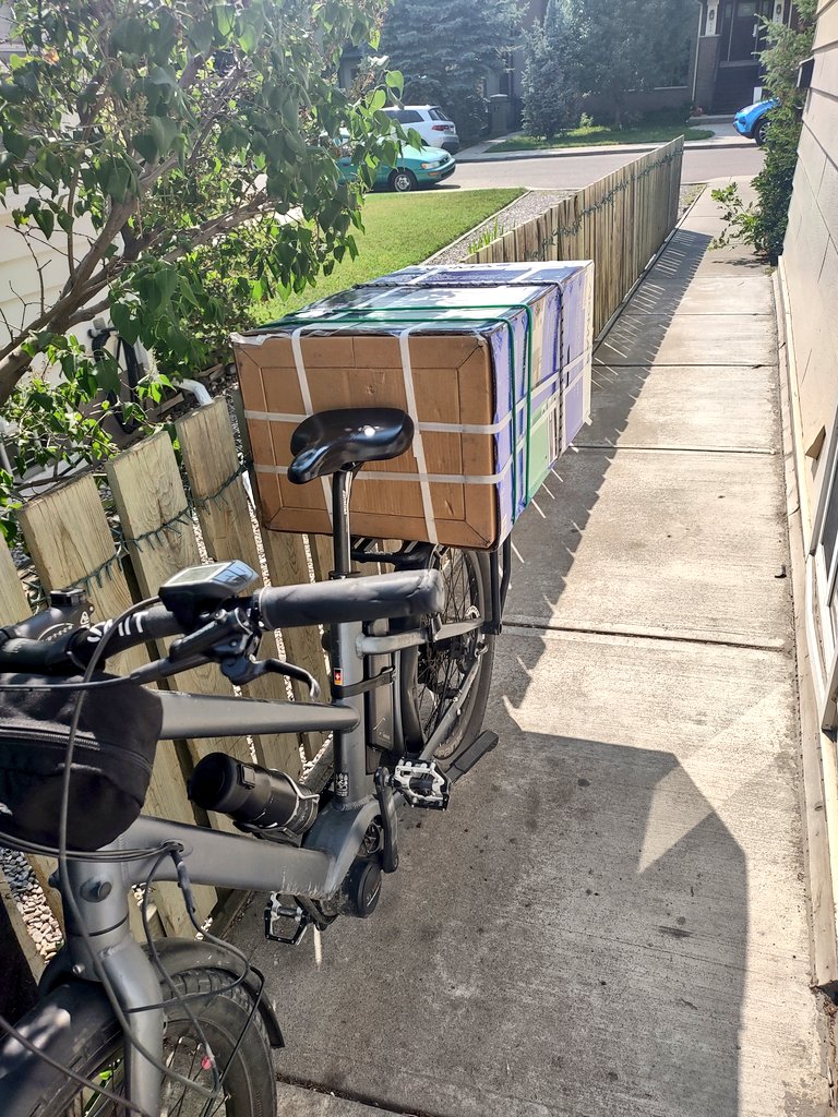 yycbikeguy's tweet photo. Biked to the store, bought an air conditioner!! #carryshitolympics #boostie #haulin #im #cool https://t.co/QJEiHixqvZ