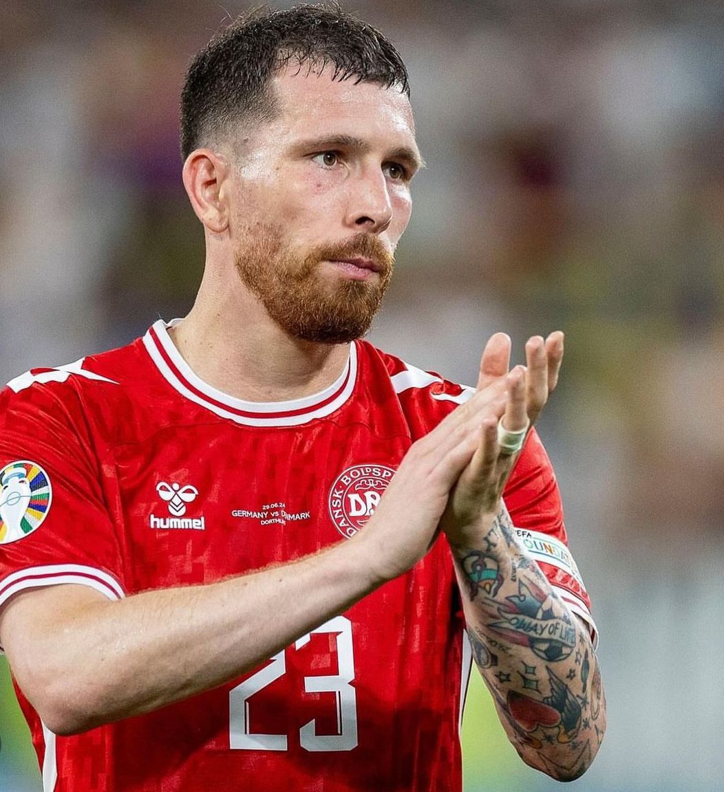 NewsFootball_XL's tweet photo. 🚨HERE WE GO PIERRE EMILE HØJBJERG TO MARSELLA🚨 
🔵El Club Francés Ya Estaría Cerrando El Traspaso Del Mediocampista Danés por 13,5M€✒️🇩🇰🇫🇷 https://t.co/UVnmovyLYr