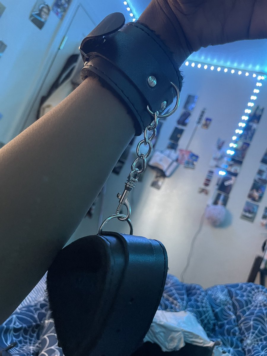 toptierbabyyy's tweet photo. im mad i done bought these handcuffs just for me to never fuck again 😡😡😡😠 https://t.co/A7zwFY5m5C